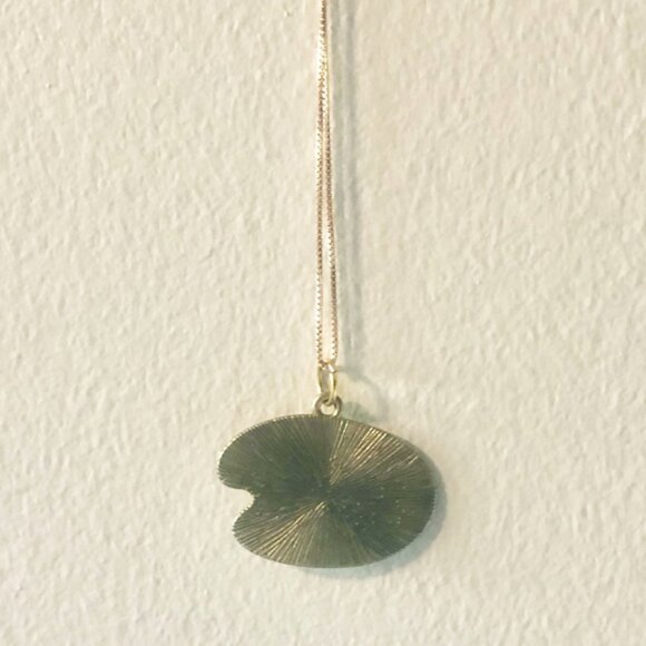 White Paint Palette Pendant Necklace - Picture 2 of 4